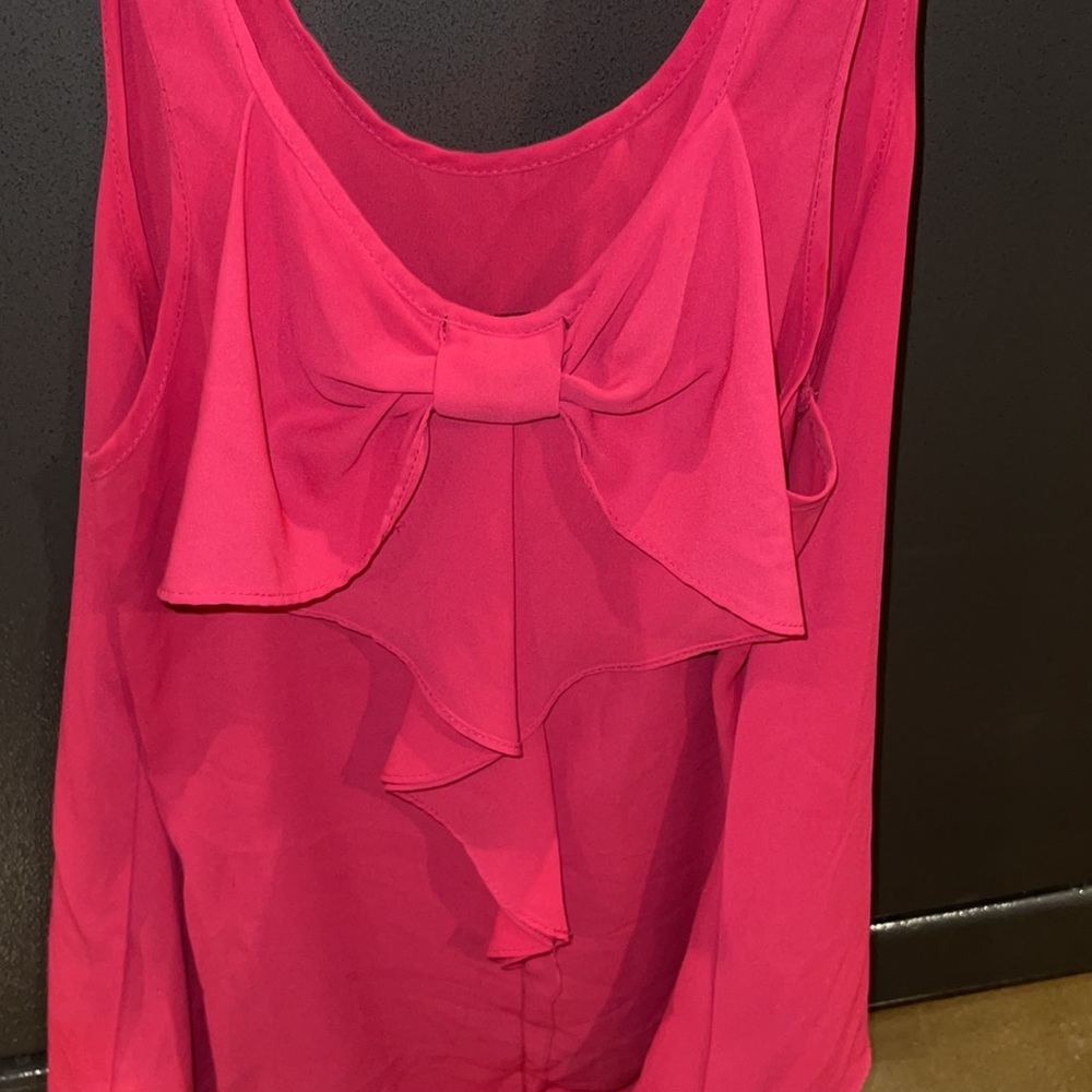 Pink Tank with a bow on front. Size Lg
